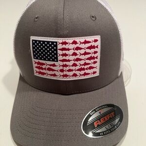 NWT columbia ‎ PFG Gray and White Flexfit Cap with Fish Flag Design🔥🔥 (D1)